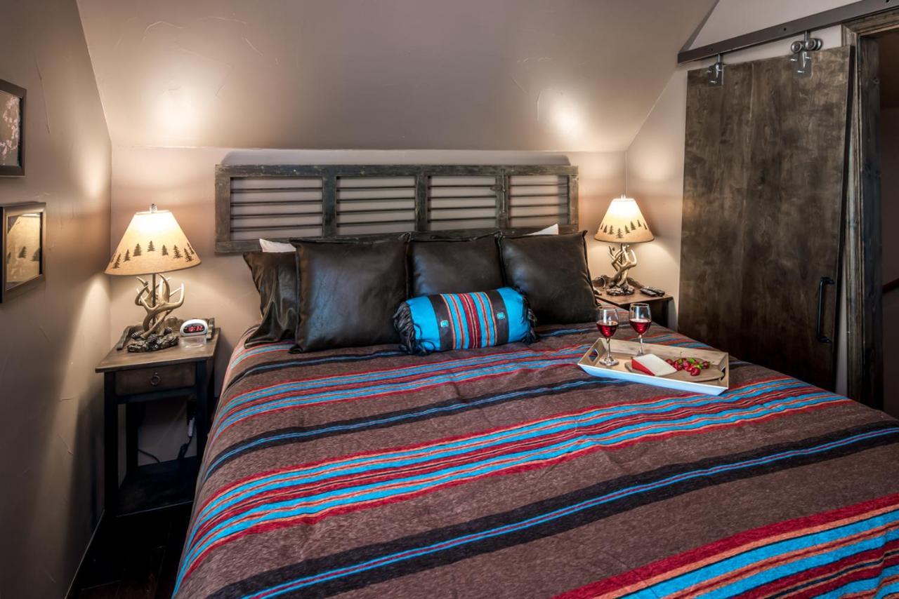 Fifth Dimension, 2 Bedrooms, Wifi, Hot Tub, Game Table, Grill, Sleeps 4 Ruidoso Exterior photo